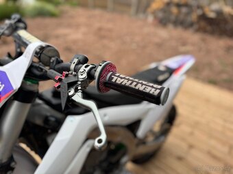 Motokros Kawasaki KX 450 - 7