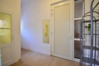 Dlouhodobý pronájem prostorného 1+1, 65 m2, zahrádka, cihla - 7