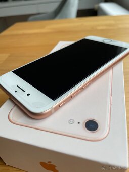 iPhone 8 zlatý, 64GB - 7