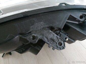 Přední pravé světlo Ford Ranger T6 - 7
