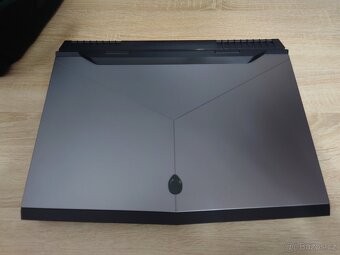 Alienware 17 R5 (model P31E002) + zdarma originální batoh - 7