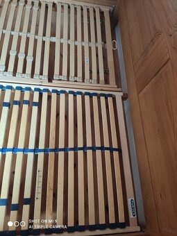 Prodám dřevěnou manželskou postel - 7