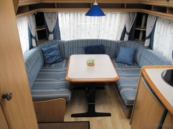 Prodám karavan Hobby 460 ufe,r.v.2004 + mover + předstan. - 7
