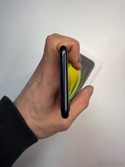 Apple iPhone SE (2020) – 64 GB, černý - 7