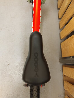 Odrážedlo Yedoo TooToo redorange + helma Woom - 7