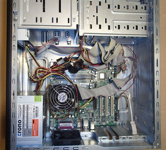 Dvě PC skříně se zbytky komponent - 7