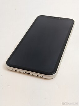 iPhone 11 64gb white. Dobru stav. Baterie 87%. Záruka 6 měs. - 7