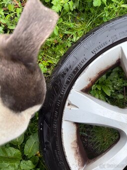 SUBARU alu kola 5x100 r17, zánovní pneu letní - 7