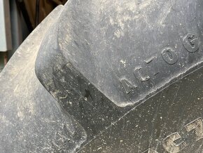 Pneu 680/65 R32 - 7
