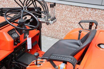 Traktor Kubota B1702 - 7