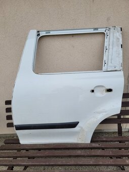Prodám levé zadní dveře Škoda Yetty - 7