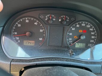 Volkswagen polo 2004 - 7