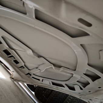 Kapota Škoda Octavia 2 / 2009-2012 / Náhradní díly - 7