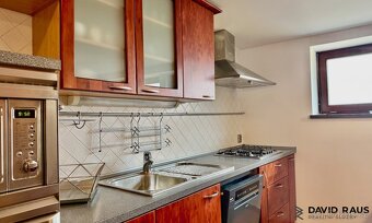 Pronájem zařízeného podkrovního bytu 1+kk (61m²), ul. Gorkéh - 7