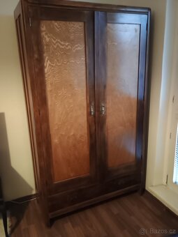 Velká starožitná skrin - 7