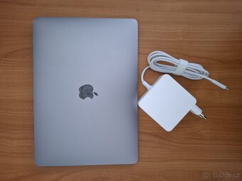 Macbook Air 13 palců M1 chip 16GB RAM 256 SSD - 7