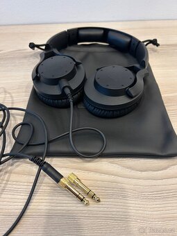 STUDIOVÁ SLUCHÁTKA - KRK KNS 8402 - 7