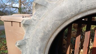 Pneu 16,9 - 30 a 11,2 - 24 - 7