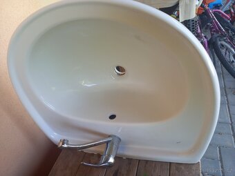 Umyvadlo s pákovou baterii - 7