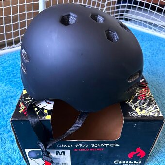 NOVÁ Chilli helma Inmold černá M (55-58 cm) - 7