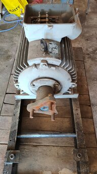 Asynchronní motor 22 / 25,3 kW - 7