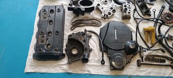 Kawasaki GPZ 1100 díly - motor - 7