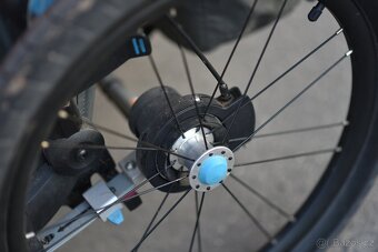 Sportovní vozík Thule Cross 1 s příslušenstvím. - 7