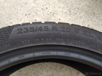 Prodám zánovní zimní pneu Continental 235/45 R20 - 7