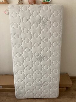 Domečková postel + kvalitní matrace TOP STAV - 7