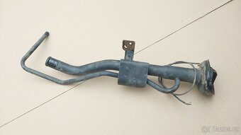 Nissan Navara D40 : Hrdlo nádrže - 7