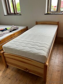 Masivní postel 90x200 + nová matrace - 7