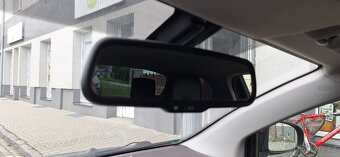 Toyota iQ 1,0 automat CVT max.výbava - 7