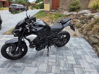 Kawasaki Z900 2025 černá - 7