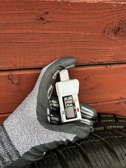 Prodám zimni sadu 185/60 R15 na plechových diskách 5x100 - 7