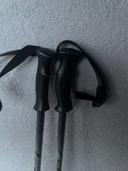 Lyze Atomic a hole - 7