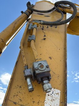 Pásové rypadlo Caterpillar 325D - 7