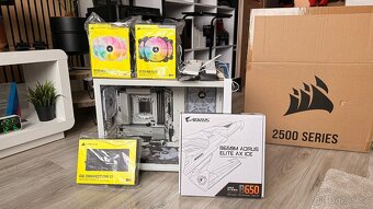 PC case Corsair, RGB větráky a základní deska - 7