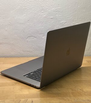 MacBook Pro 16” 2019 CTO/16GB RAM/i7/512GB SSD/ Záruka - 7