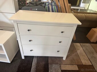 Hezká bílá šuplíková komoda IKEA HEMNES - 7