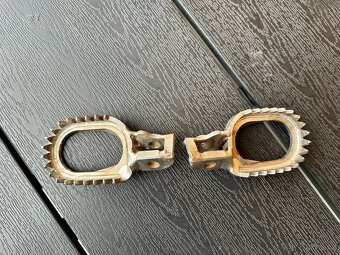 Titanové stupačky SCAR - 7