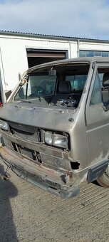 Volkswagen Caravelle - 7