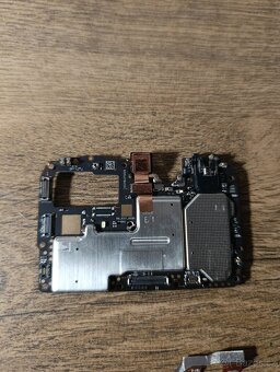 Náhradní díly z Xiaomi Redmi 10C - 7