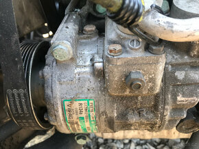 VW Touran 2,0TDI 100kW AZV 2006 - dily z bouracky - 7