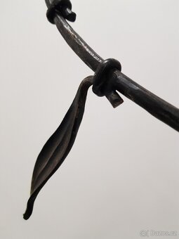 starý velký kovaný svícen - 7