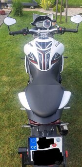 Triumph Speed Triple 1050 - 7