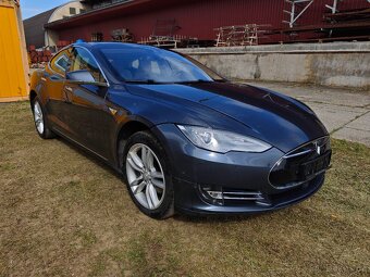 Tesla Model S 85d free charging panorama - 7