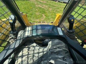 Smykový nakladač Komatsu 3,2t 2000mth - 7