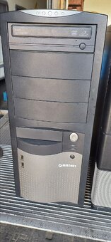 PC, monitory, klávesnice, kabely, routery atd - 7