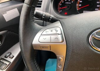 Toyota Hilux 2.5 D-4D nafta manuál 106 kw - 7