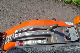 Traktor Kubota B52 z roku 1998 - 7